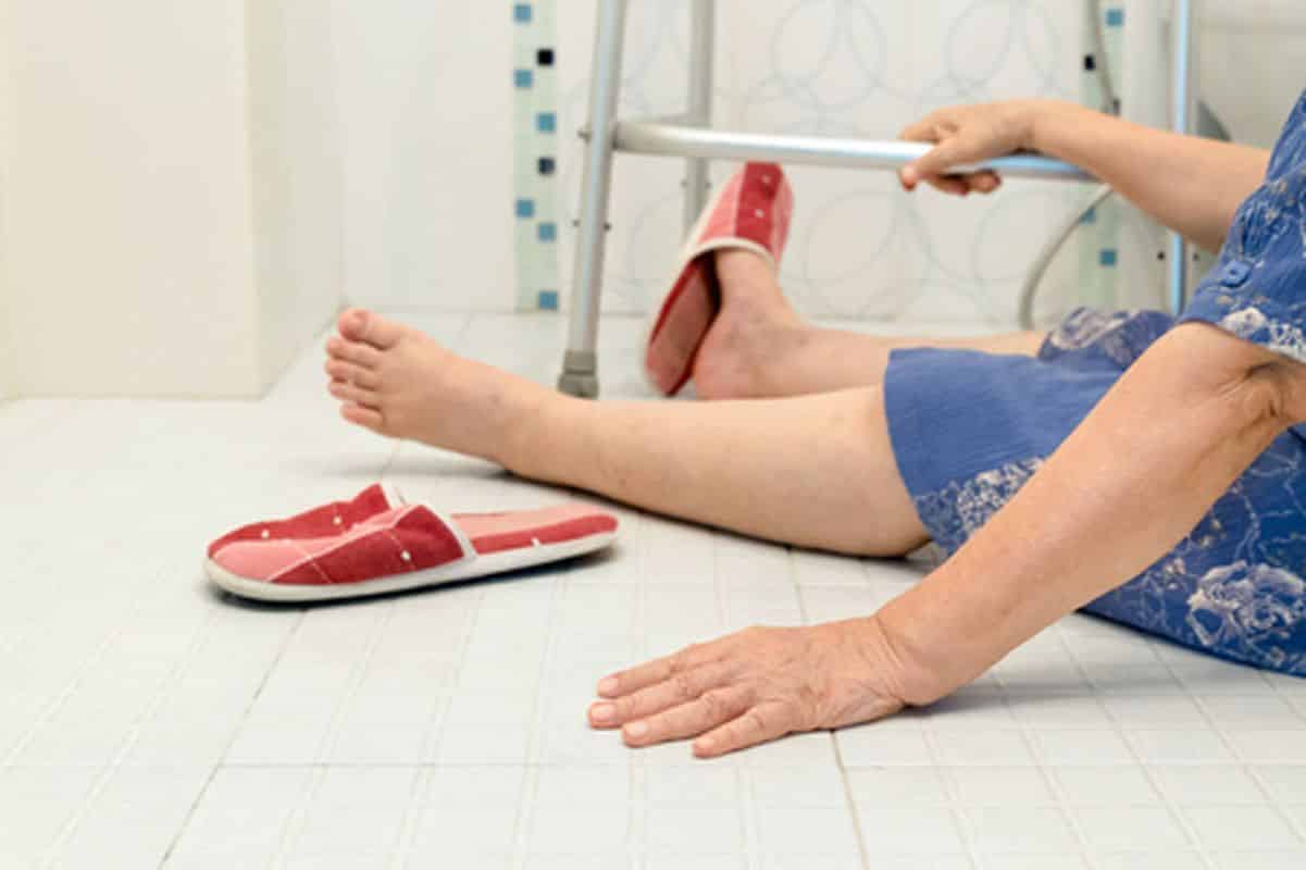60125141 - elderly falling in bathroom because slippery surfaces